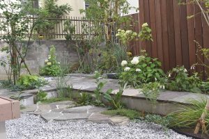 造園工事・植栽／横浜市／　乱形石と方形石を組み合わせた和風モダンな庭　