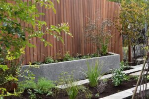造園工事・植栽／鎌倉市／　周辺の景観を整えて生まれ変わった庭へ