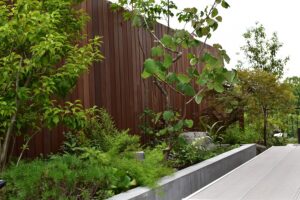 造園工事・植栽／横浜市／　目隠しフェンスと植栽でプライベートなくつろぎスペースへ